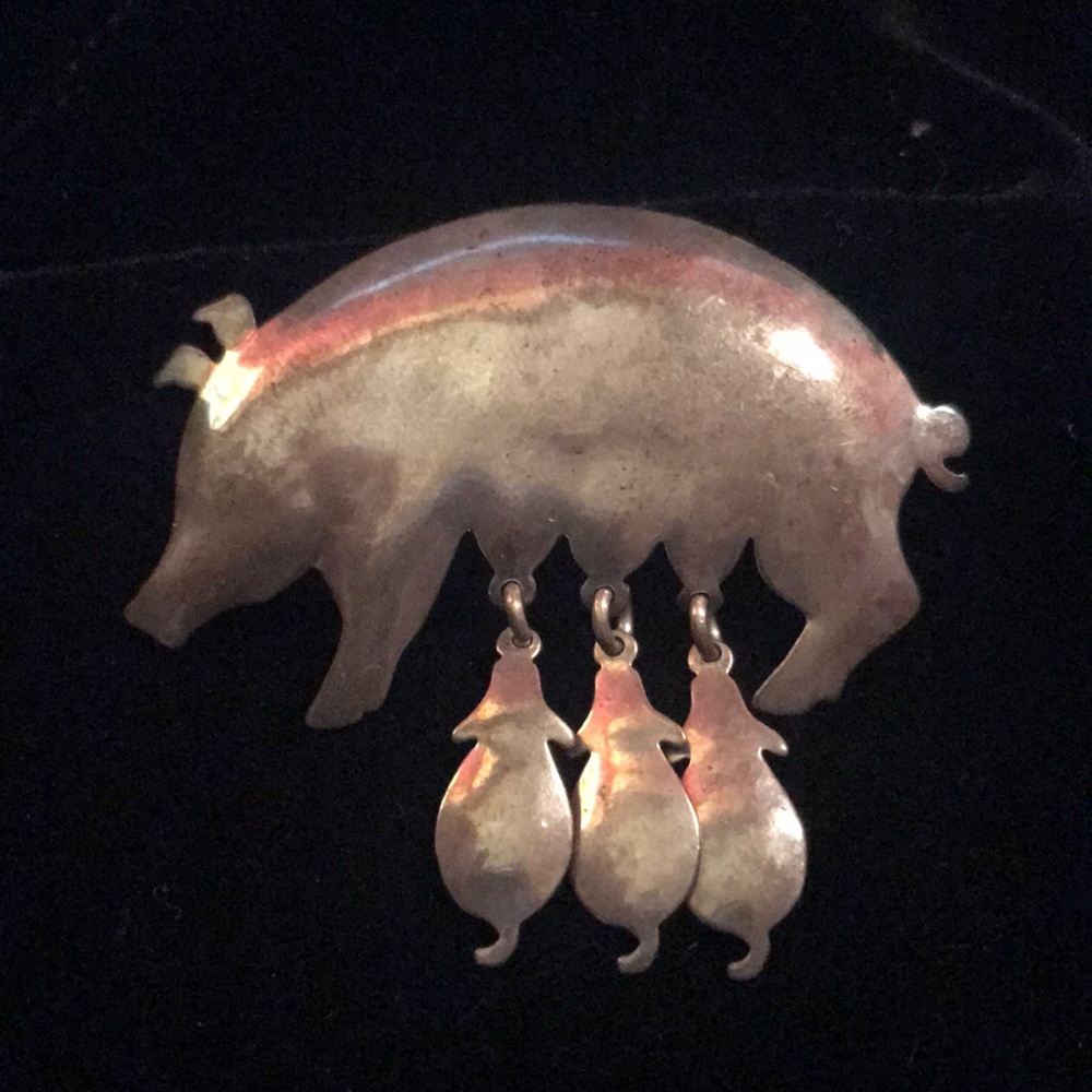 Sterling vintage pig & piglets brooch